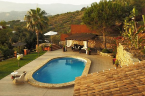Villa el Pino: with Private Pool, Sayalonga